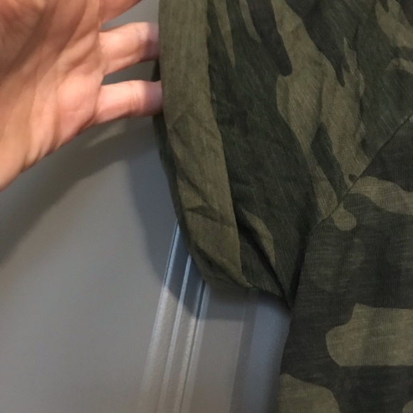 Sanctuary Camo-Print V-Neck Tee - Picture 3 of 5